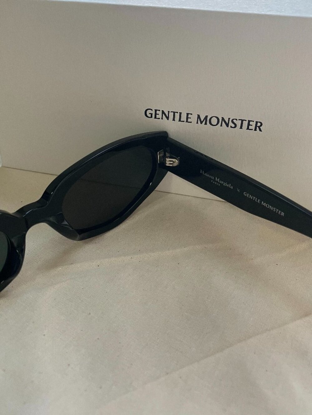 Gentle Monster Black Slim Oval Cat-Eye Sunglasses - Picture 4 of 8